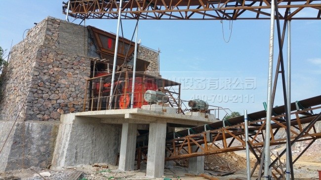 山東破碎機工作時産生粉塵怎麽處理？